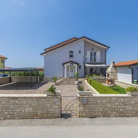 Tommy-1 By Interhome