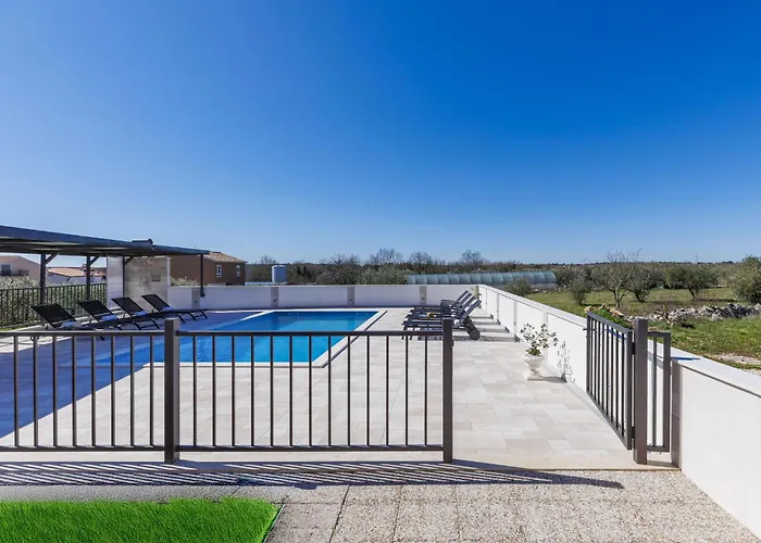 Tommy-1 By Interhome